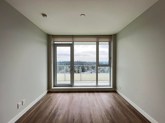 5th image of 567 Emerson St #4502