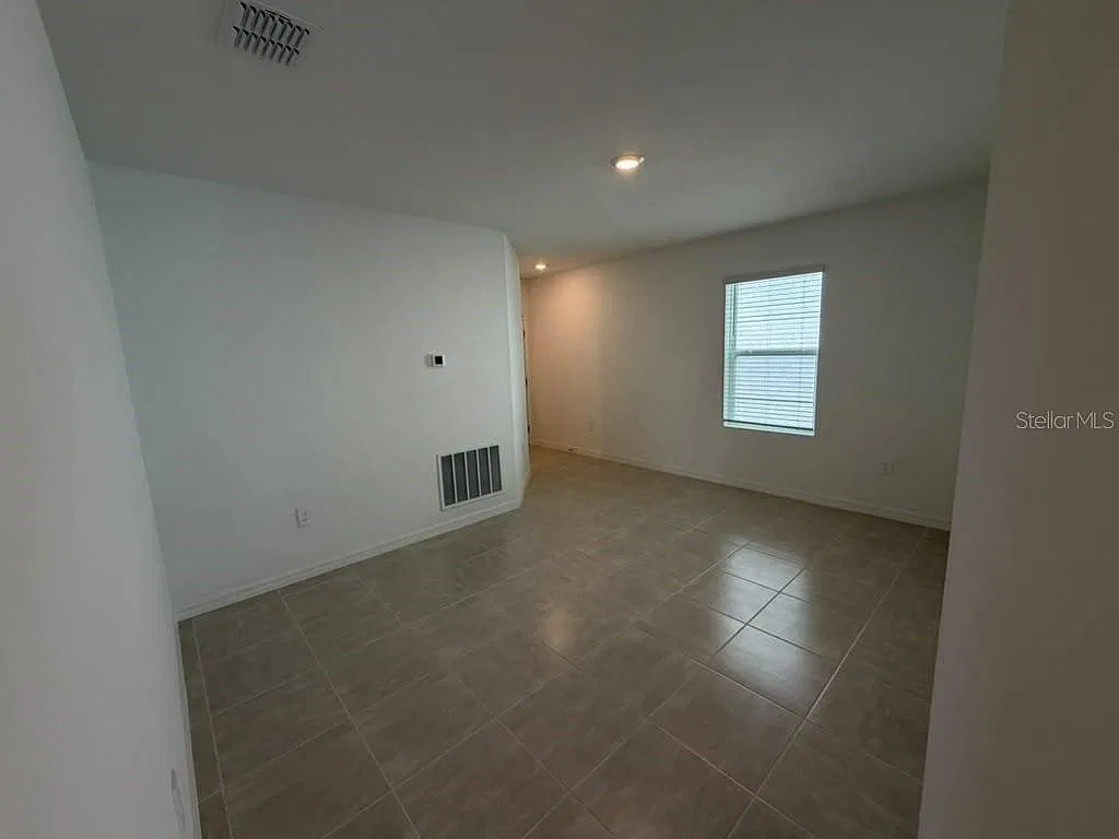 3 bed, 2.0 bath, 1602 sqft, $2,100 — Photo 4