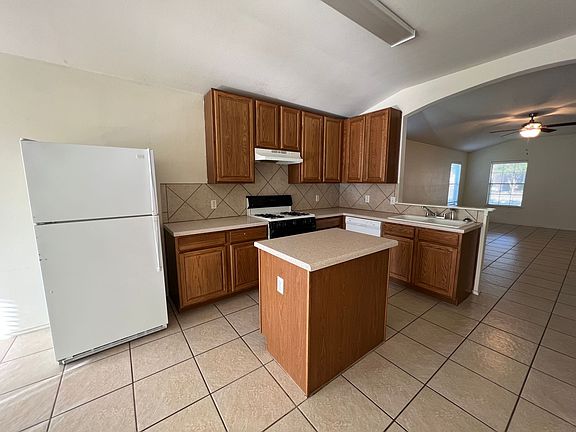 5th image of 2408 Green Meadows Ln