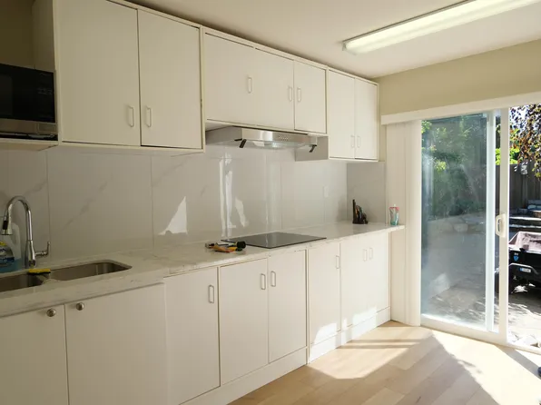 23 Ashwood Dr #Basement, Pt Moody, BC V3H 5H2