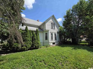 993 Willard St, Galesburg, IL 61401