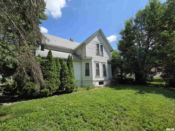 993 Willard St, Galesburg, IL 61401