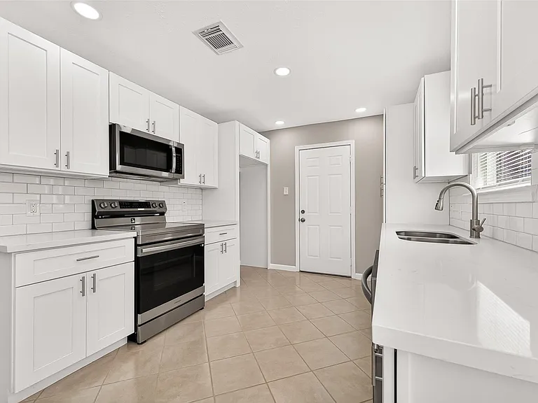 7646 Winkle Wood Ln — Photo 5
