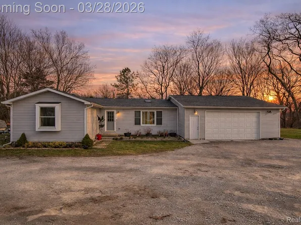 7557 Chilson Rd, Pinckney, MI 48169