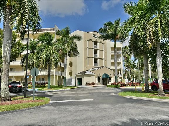 5th image of 10710 NW 66th St APT 306