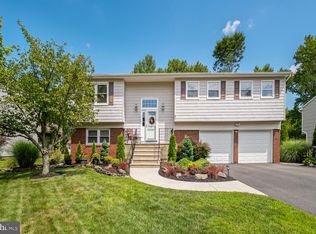 20 Paul Ave, Kendall Park, NJ 08824