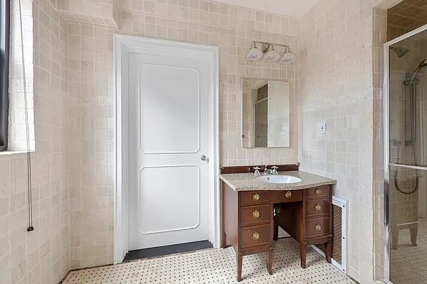 Rented by Compass | media 7