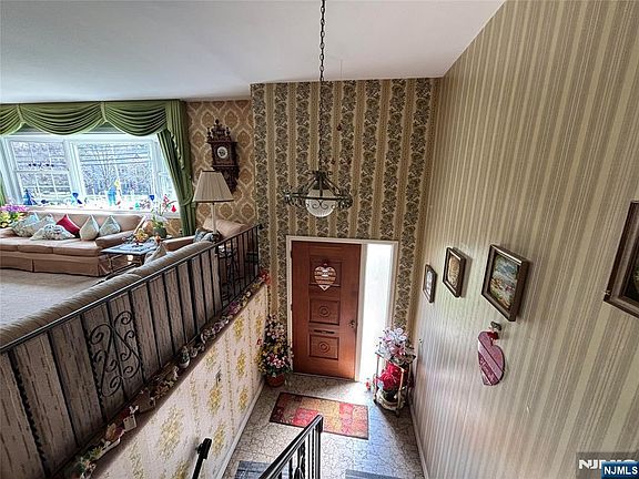 5th image of 241 Prospect Ave