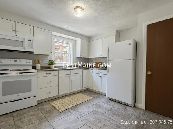 7 Gilchrest St Pl, Thomaston, ME