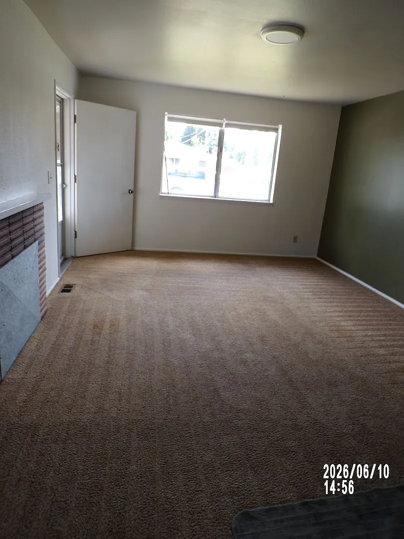 325 SE Bridgeway Ave Corvallis OR *Move In Special* — Photo 4