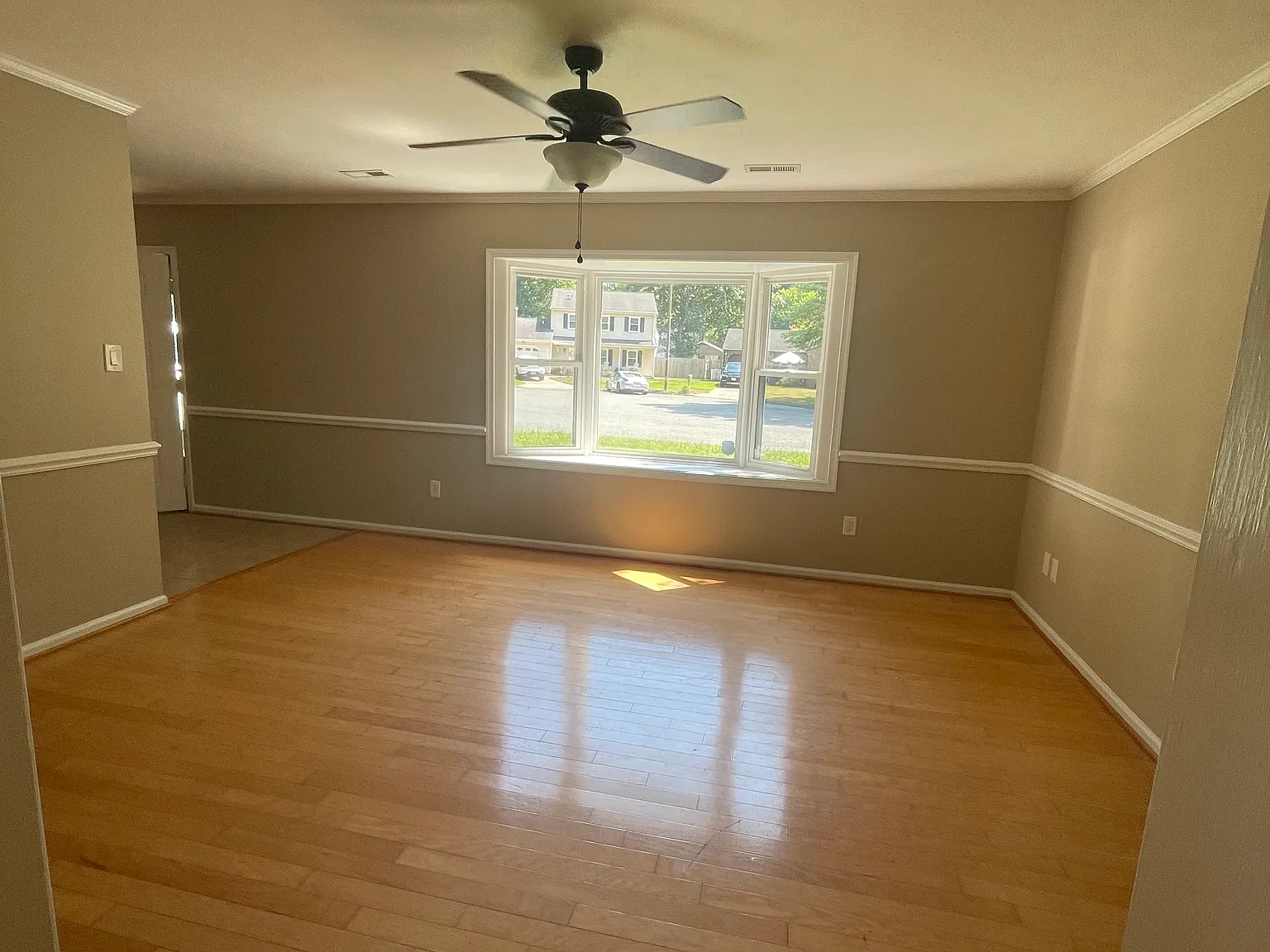 4 bed, 1.5 bath, 1619 sqft, $2,800 — Photo 2