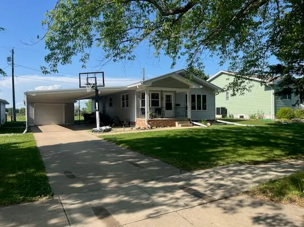 1608 Bridle Dr, Mitchell, SD 57301