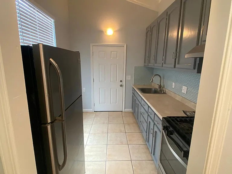 114 Franklin St #B — Photo 7