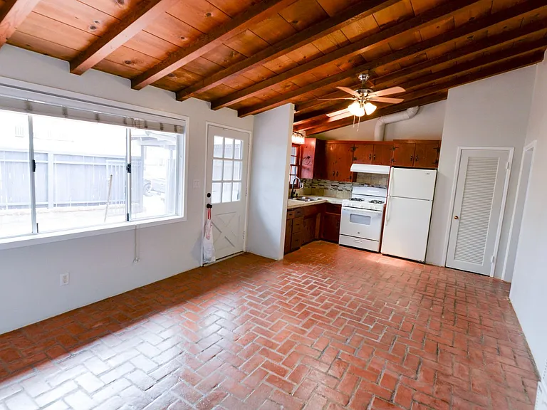 1502 Buena Vista — Photo 6