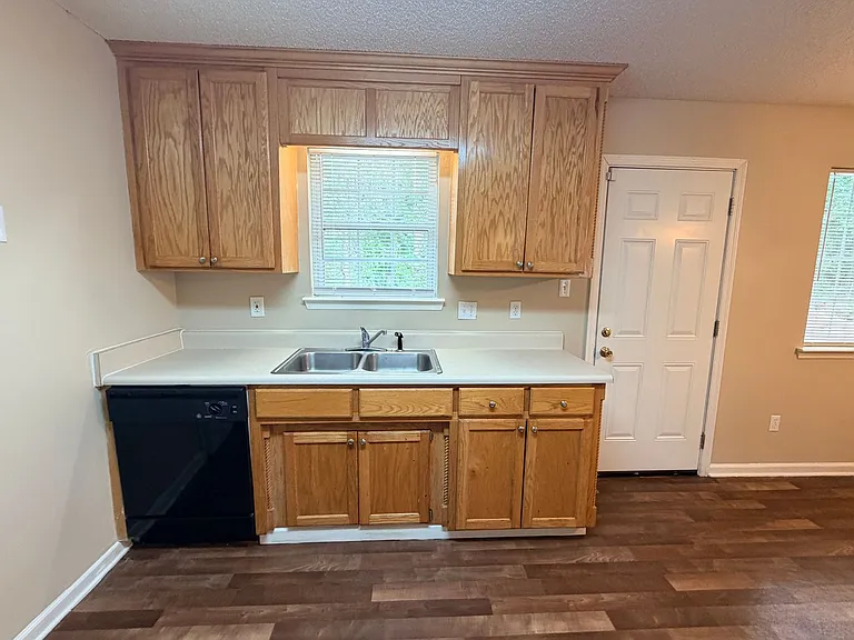 3008 Ginny Dr — Photo 8