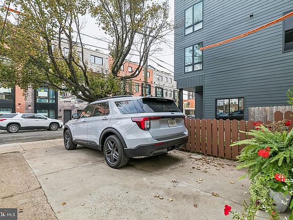 2nd image of 822 N 19th St