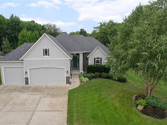 3rd image of 1300 SE Woodbine Dr
