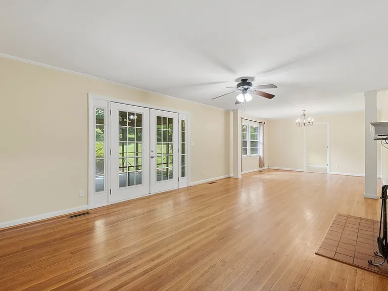 312 Arrow Dr — Photo 4