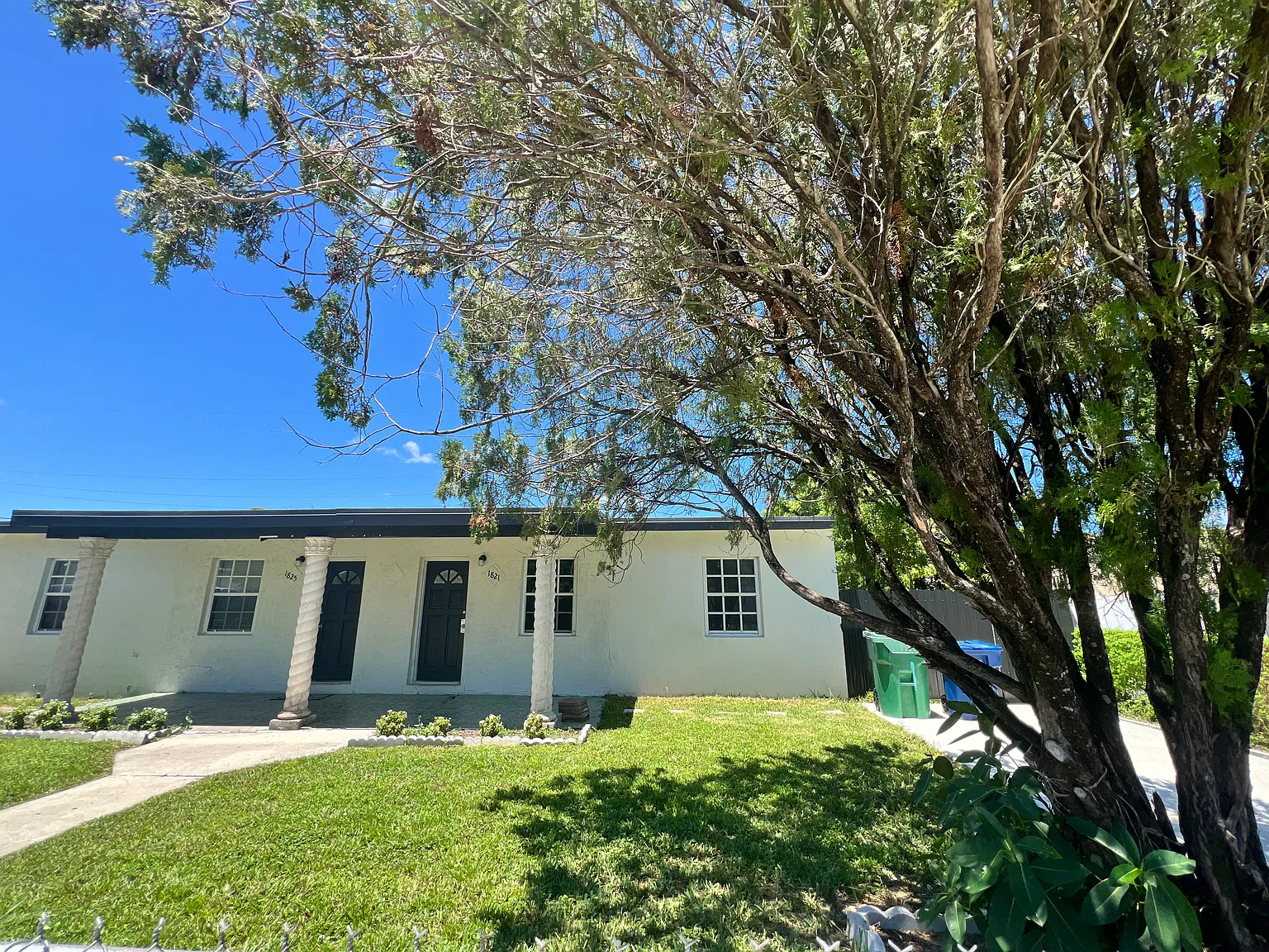 2 bed, 700 sqft, $2,100 — Photo 2