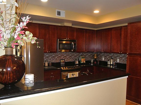 5th image of 88 E 6th St Unit 208