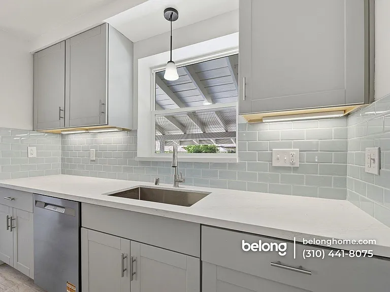 8133 Gentry Ave — Photo 16