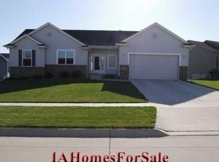 1717 Quail Run Ln, Cedar Falls, IA 50613