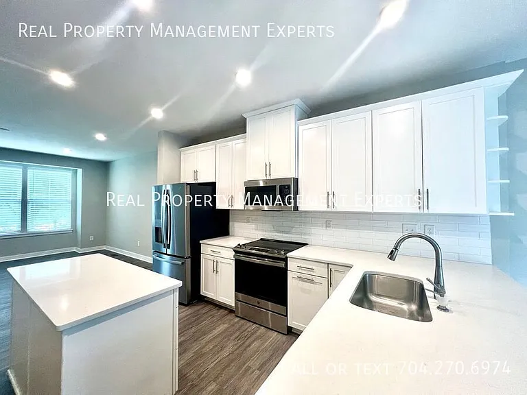 528 Billingsley Rd — Photo 2