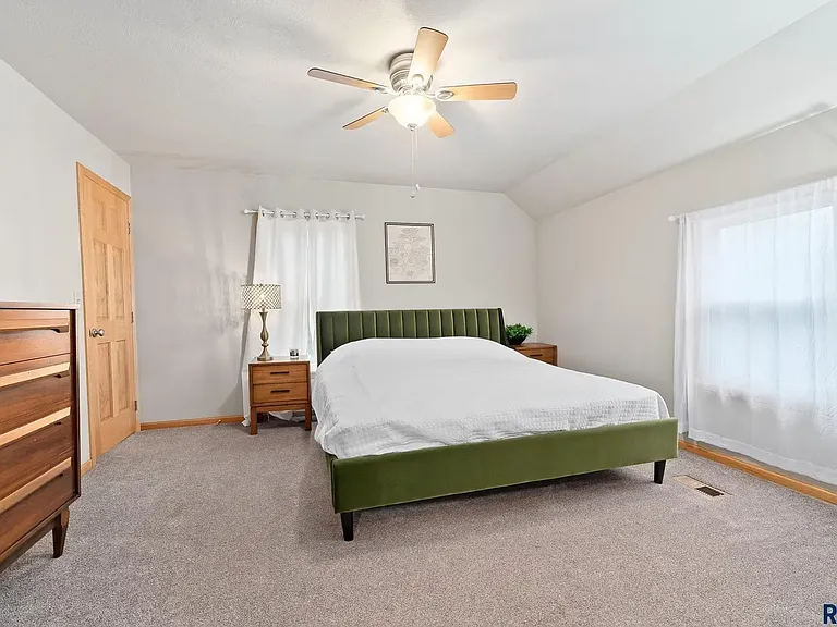 2517 S Duluth Ave — Photo 9