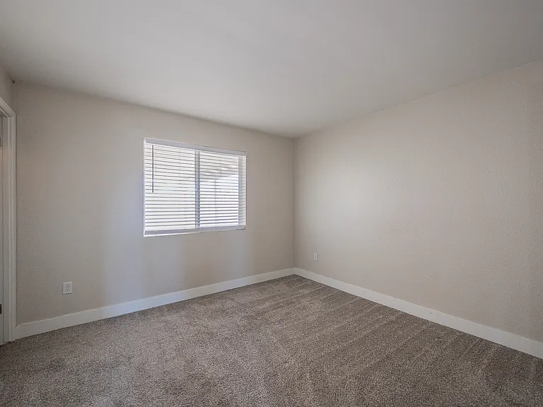 5849 S College Ave — Photo 14