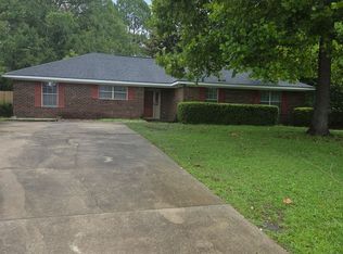 907 Canyon Ct, Hinesville, GA 31313