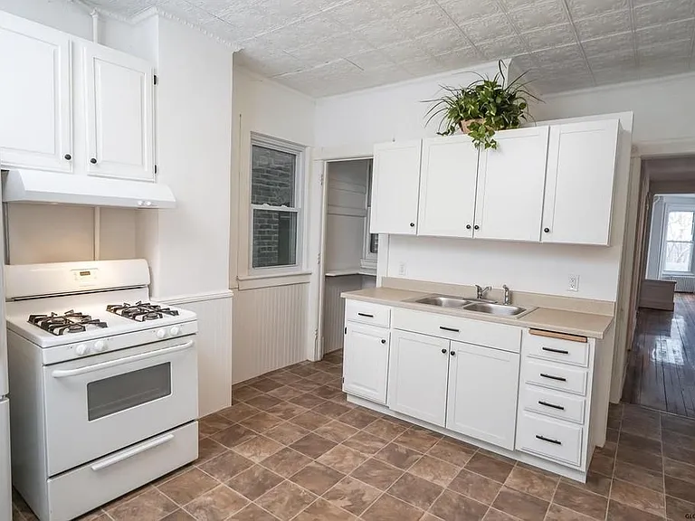 53 Oakwood Ave #A — Photo 8