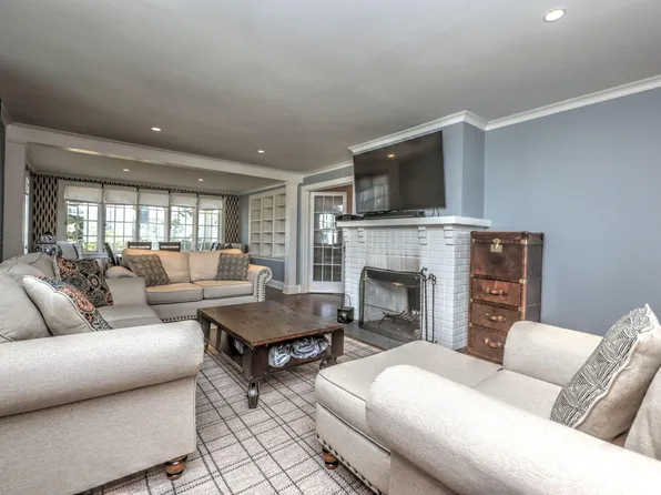1 Nash Pl, Stamford, CT 06906