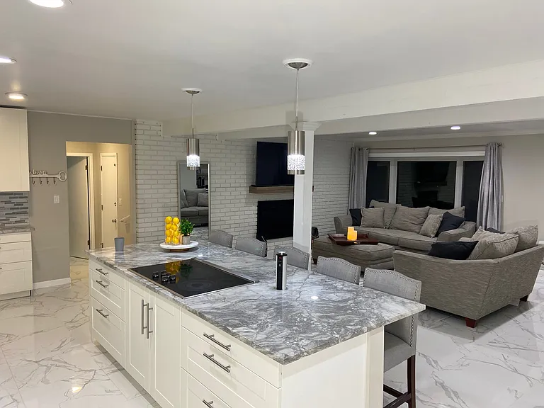 4077 Lincoln Dr — Photo 11