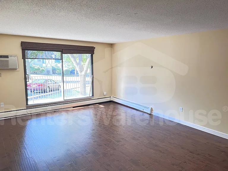 1304 W Medicine Lake Dr #118 — Photo 7