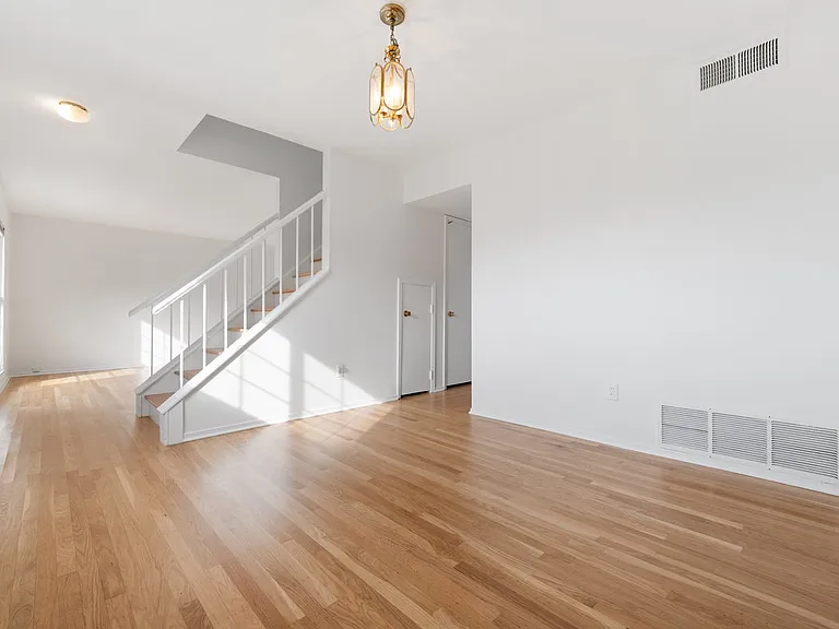 21 Windward Dr — Photo 4