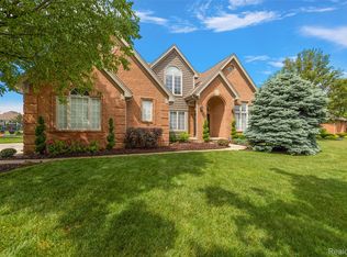 19301 Lakeland Dr, Macomb, MI 48044