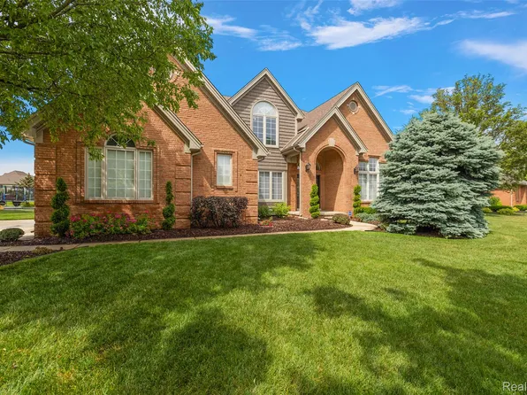 19301 Lakeland Dr, Macomb, MI 48044