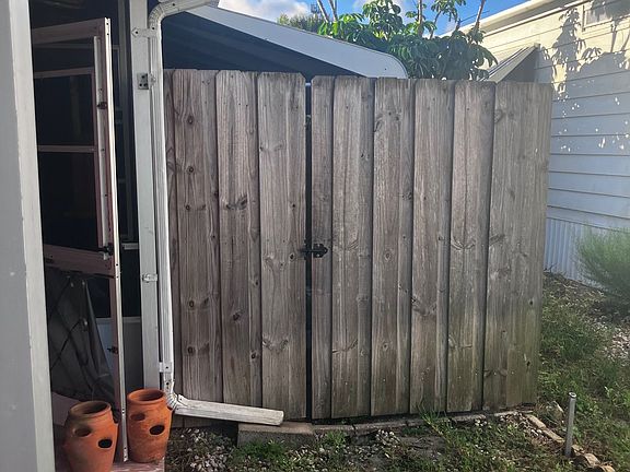 3rd image of 7305 SE Redbird Cir