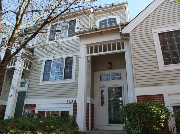 2226 Daybreak Dr, Aurora, IL 60503