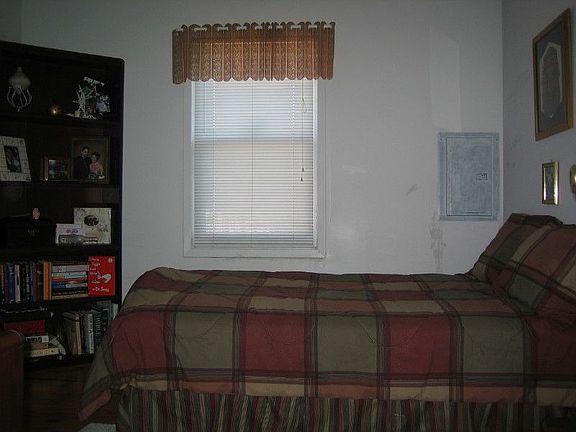4th image of 36 Westminster Dr