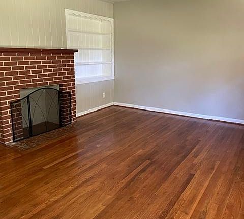 Living Room with bookshelve