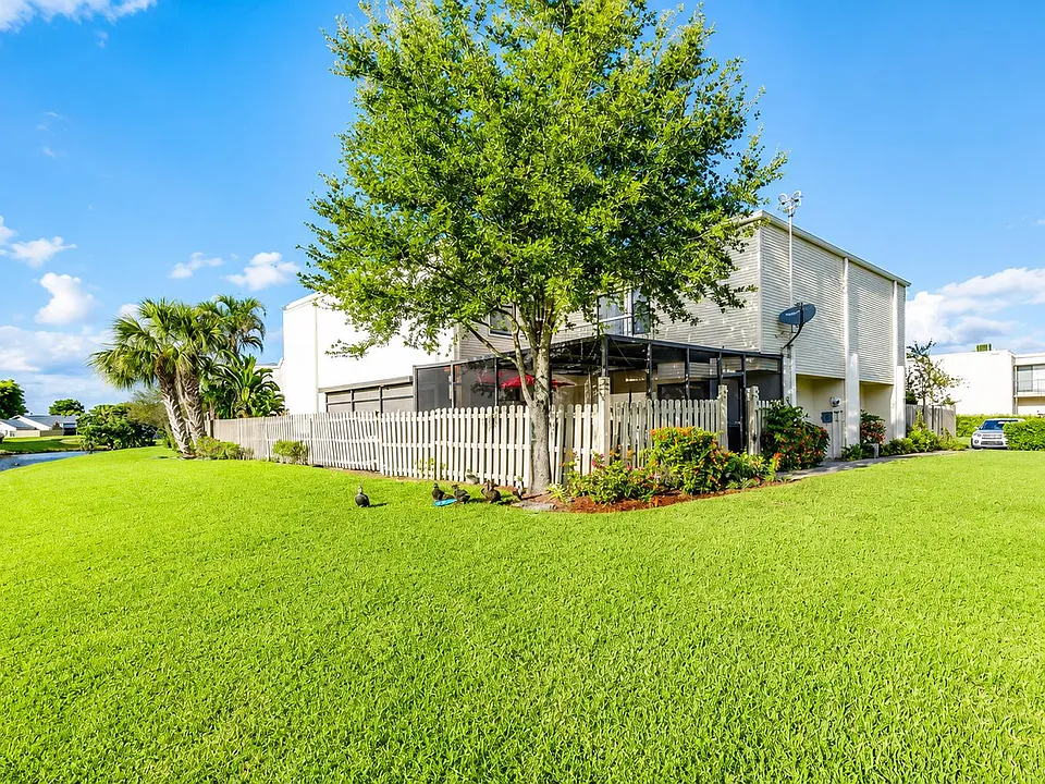 1608 Shaker Cir