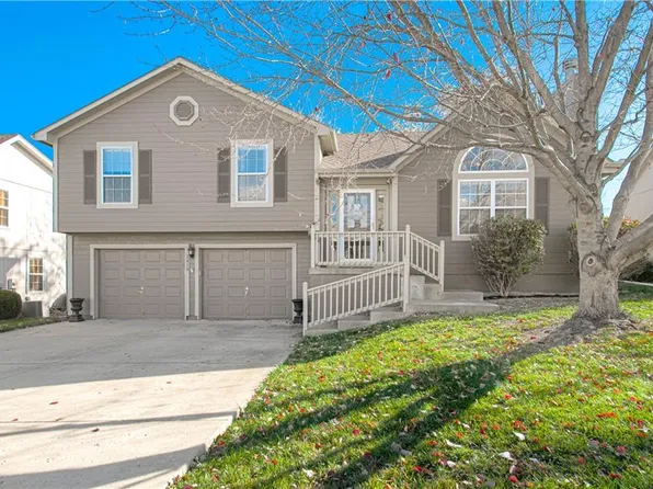 7419 N Lewis Ave, Kansas City, MO 64158