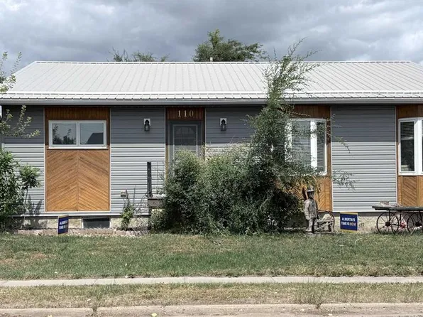 110 S 4th Ave W, Bow Island, AB T0K 0G0