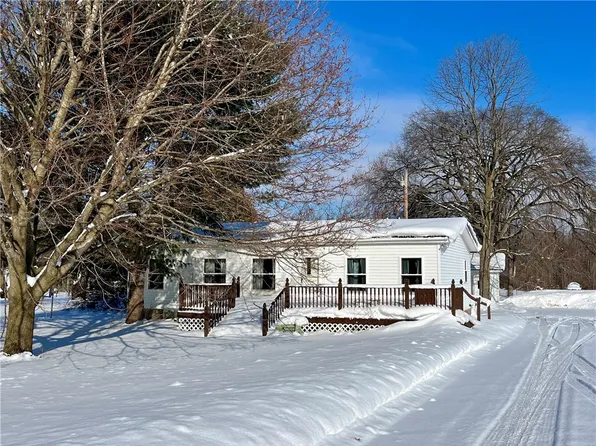 9207 Wayne Center Rose Rd, Lyons, NY 14489