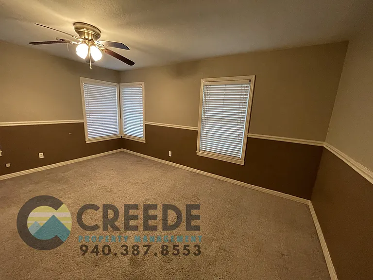 611 E University Dr — Photo 19