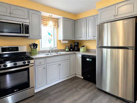2nd image of 37 Penhurst Rd
