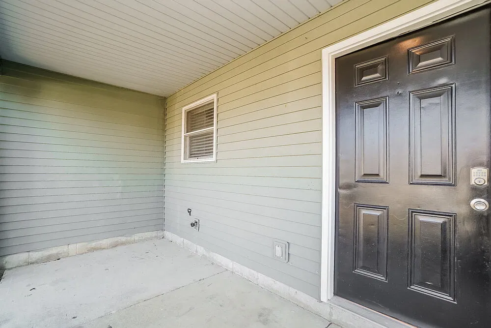 3 bed, 1.0 bath, 912 sqft, $1,875 — Photo 4