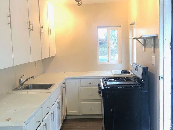 2nd image of 3247 Martin Ave #3247