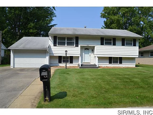 324 Janet Dr photo 1